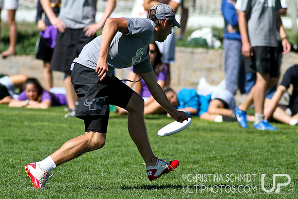 2012 USAU D-I College Championships Sunday Qtrs Action