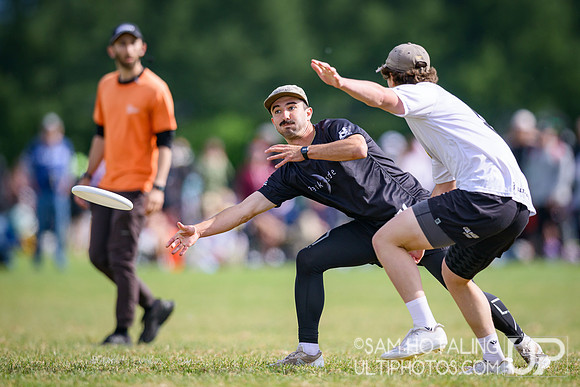 Colorado Mamabird vs North Carolina Darkside in quarterfinals at USAU D-I College Championships