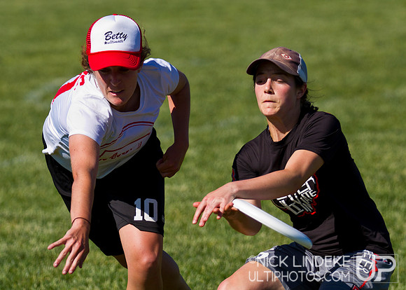 2014 USAU D-I College Champs Friday Action