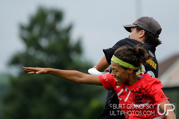 Sunday - Womens Semifinal Round - 2016 USAU Northeast Regionals