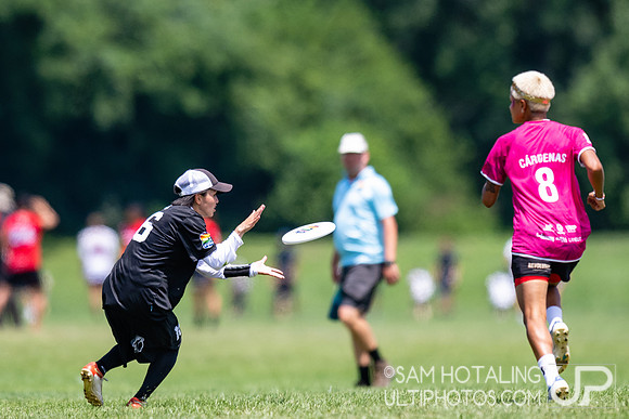 TOKYO Mavericks vs Revolution in quarterfinals at World Ultimate Club Championships