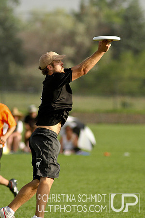 2012 USAU D-I College Championships Saturday Pre-Qtrs Action
