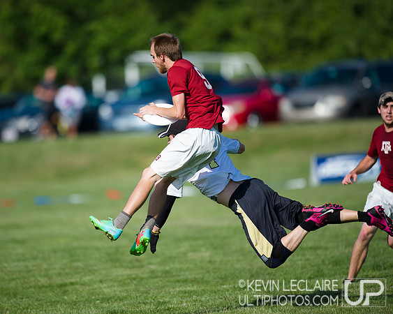 2014 USAU D-I College Champs Friday Round 1 Action