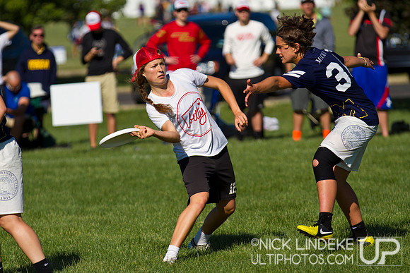 2014 USAU D-I College Champs Saturday Action