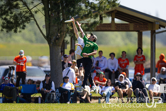 Saturday full coverage from USAU D-I College Championships, Oregon vs Northeastern