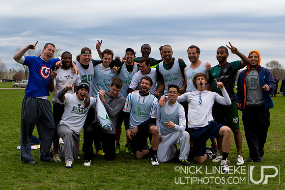 Team Photo - Great Lakes Regionals - USAU 2014 College Series