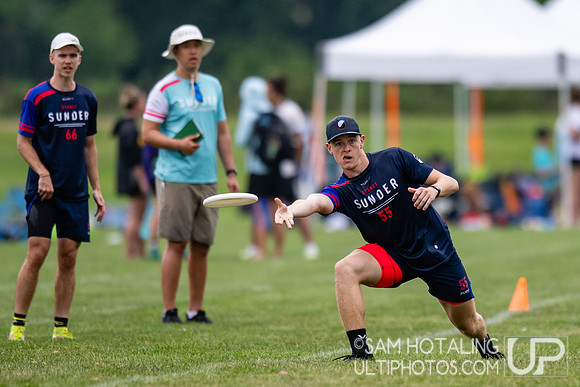 CUSB Open vs Sunder in pool play at World Ultimate Club Championships
