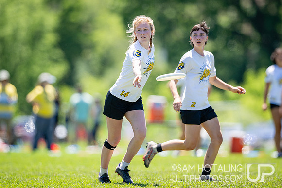 Women’s pool play at USAU DI College Championships