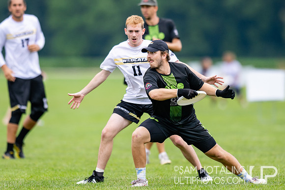 Melbourne Ellipsis vs Wildcats in pool play at World Ultimate Club Championships