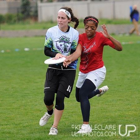 Sunday 8:30am Quarterfinals Round Action -- 2011 USAU College Championships