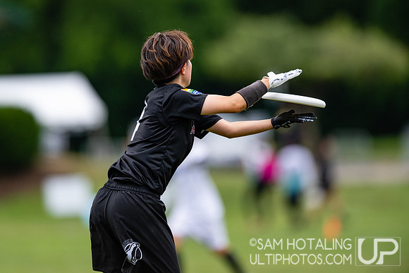 TOKYO Mavericks vs MUD in pool play at World Ultimate Club Championships