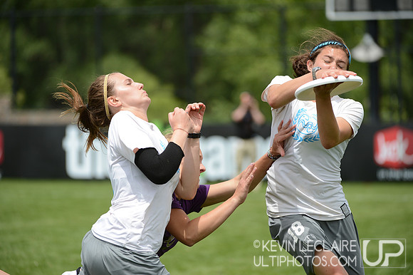 2012 USAU D-I College Championships Sunday Action