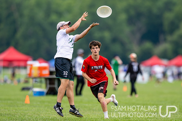 Alligators Masi vs Wollongong Krank in pool play at World Ultimate Club Championships
