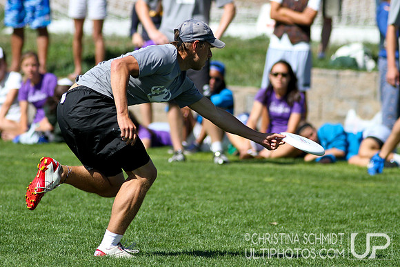 2012 USAU D-I College Championships Sunday Qtrs Action
