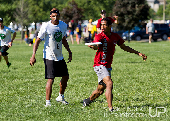 2014 USAU D-I College Champs Saturday Action