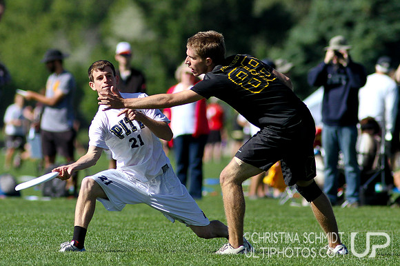 2012 USAU D-I College Championships Sunday Qtrs Action