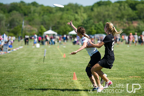 2014 USAU D-I College Champs Friday Round 5 Action