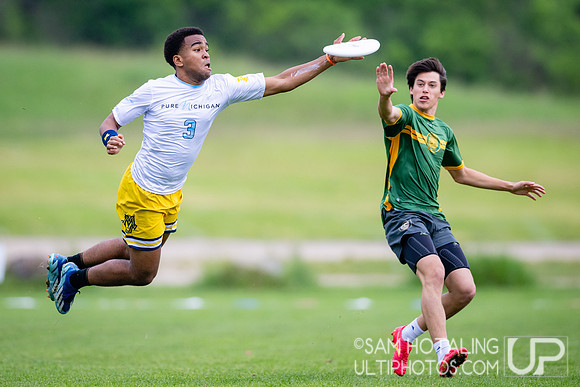 Pool play at USAU D1 College Championships