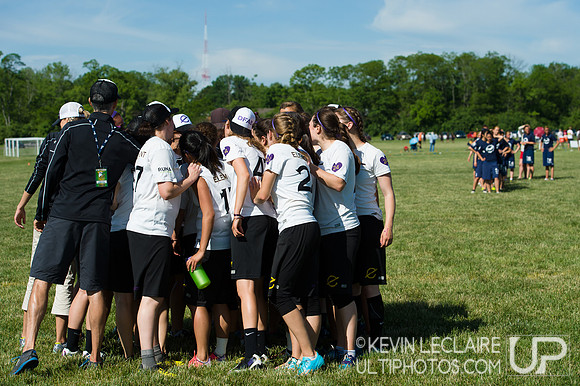 2014 USAU D-I College Champs Sunday Qtrs Action