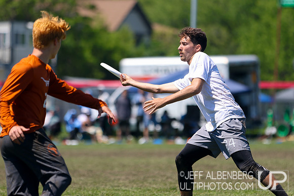 Pool play at USAU D1 College Championships