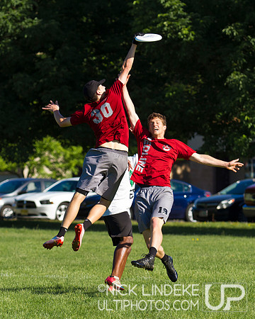 2014 USAU D-I College Champs Saturday Action