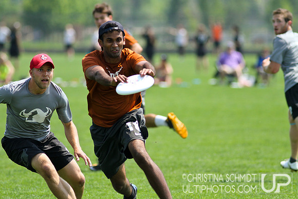 2012 USAU D-I College Championships Saturday Round 4 Action