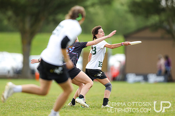 Sunday full coverage from USAU D-IIII College Championships: Semi-Finals