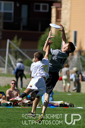 2012 USAU D-I College Championships Sunday Qtrs Action