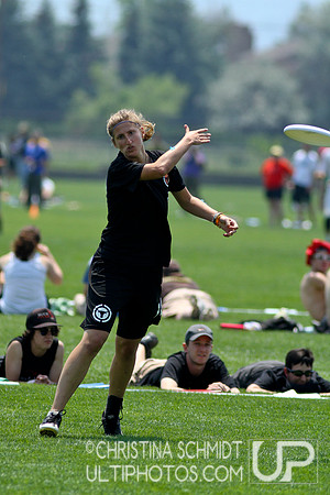 2012 USAU D-I College Championships Saturday Round 3 Action