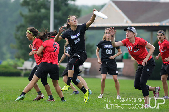 Sunday - Womens Semifinal Round - 2016 USAU Northeast Regionals