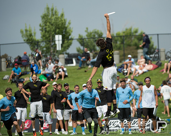 2012 USAU D-I College Championships Sunday Action