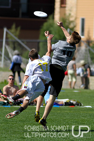 2012 USAU D-I College Championships Sunday Qtrs Action