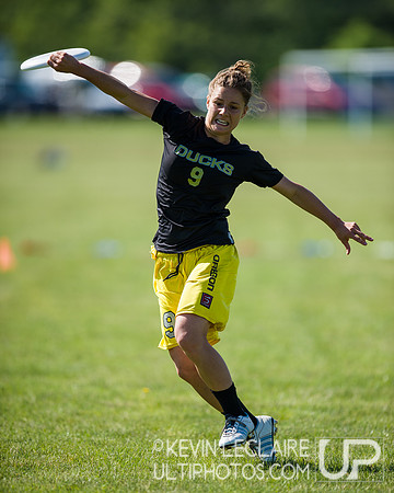 2014 USAU D-I College Champs Sunday Qtrs Action