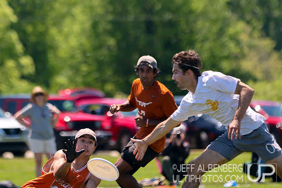 Pool play at USAU D1 College Championships