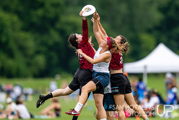 Box Vienna Ultimate vs Chicago Nemesis in pool play at World Ultimate Club Championships