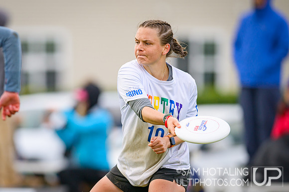 St. Olaf Vortex vs Wesleyan Vicious Circles in quarterfinals at USAU D-III College Championships