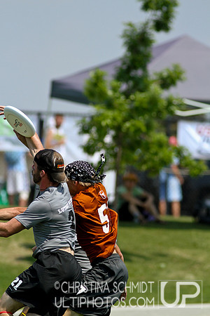 2012 USAU D-I College Championships Saturday Round 4 Action