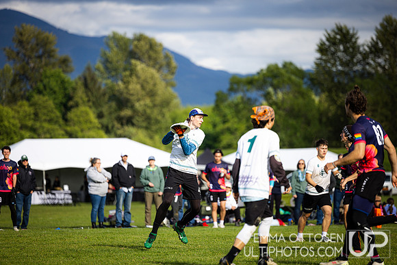 Sunday full coverage from USAU D-IIII College Championships: Semi-Finals