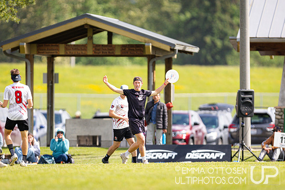 Sunday full coverage from USAU D-IIII College Championships: Semi-Finals