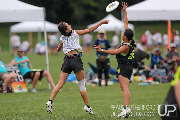 Boston Brutesquad and Tabby Rosa at the 2022 World Ultimate Club Championships
