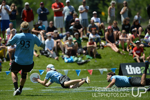 2012 USAU D-I College Championships Sunday Action