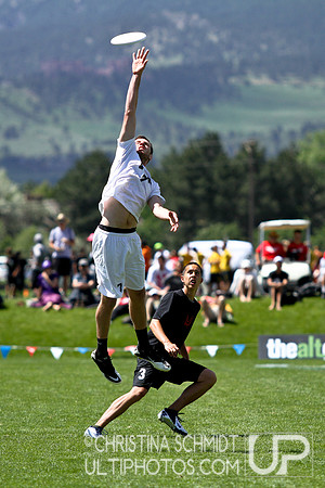 2012 USAU D-I College Championships Sunday Action