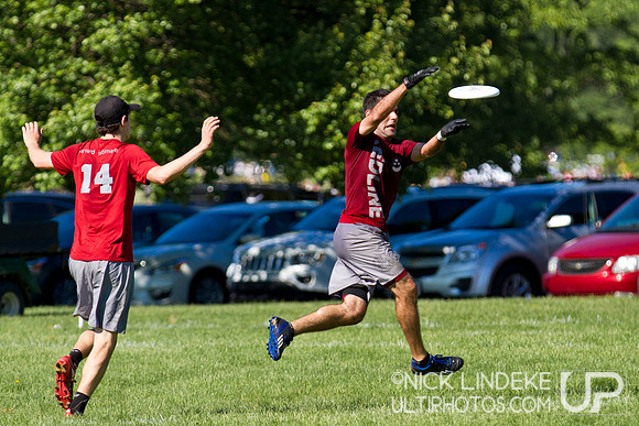 2014 USAU D-I College Champs Saturday Action