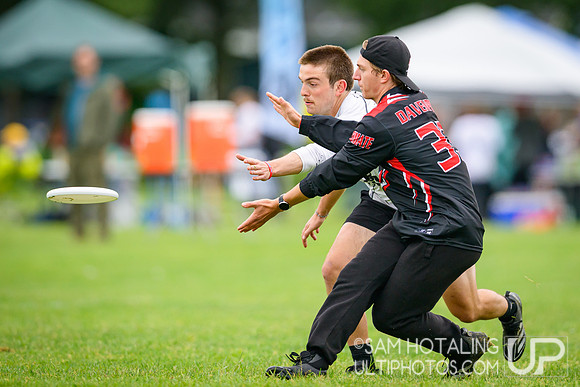 Round III pool play at USAU D-III College Championships
