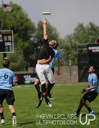 2012 USAU D-I College Championships Sunday Action