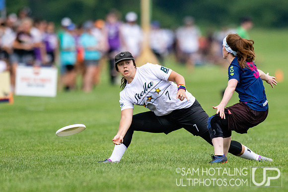 Stella vs SYC in pool play at World Ultimate Club Championships