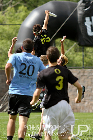 2012 USAU D-I College Championships Sunday Semis Action