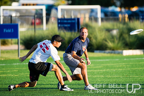 USAU_Nationals_2013_Thursday_20131017_181114_JBP2637