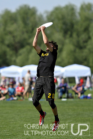 2012 USAU D-I College Championships Friday Round 1 Action