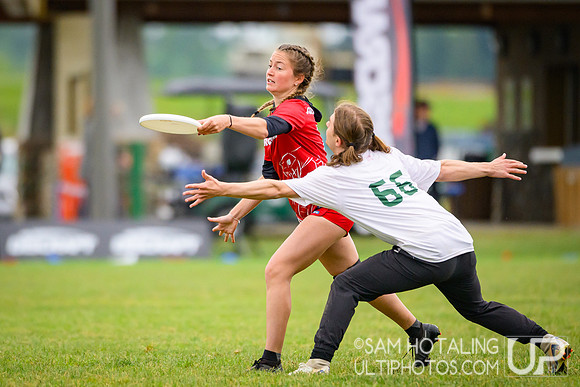 Haverford/Bryn Mawr Sneetches vs Wesleyan Vicious Circles in finals at USAU D-III College Championships